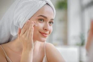 best face pack for glowing skin at home in hindi